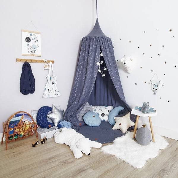 Grey Bed Canopy and Floor Mat H465