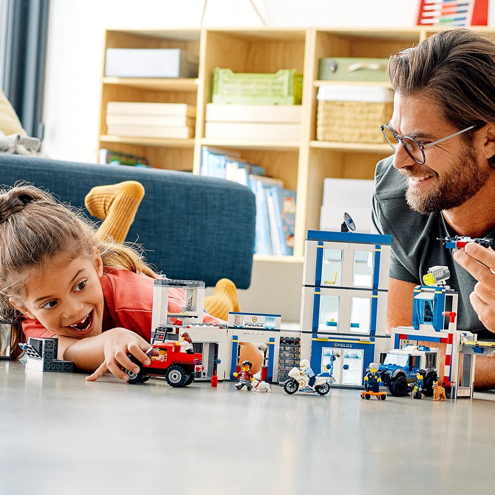 743 Pieces Building Set G94705